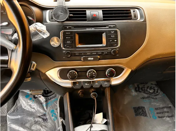 Car image 18