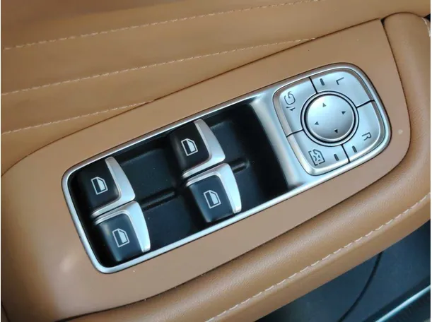 Car image 33