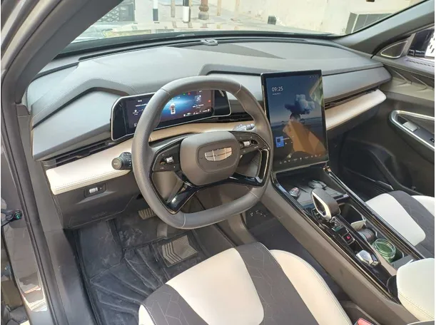 Car image 11