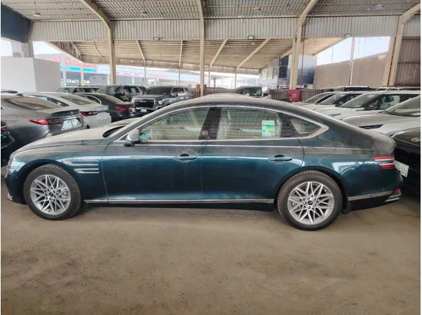 Car image 8