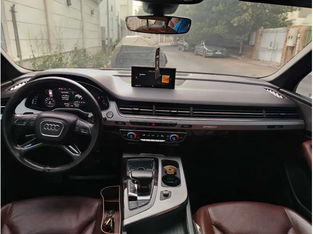 Car image 20