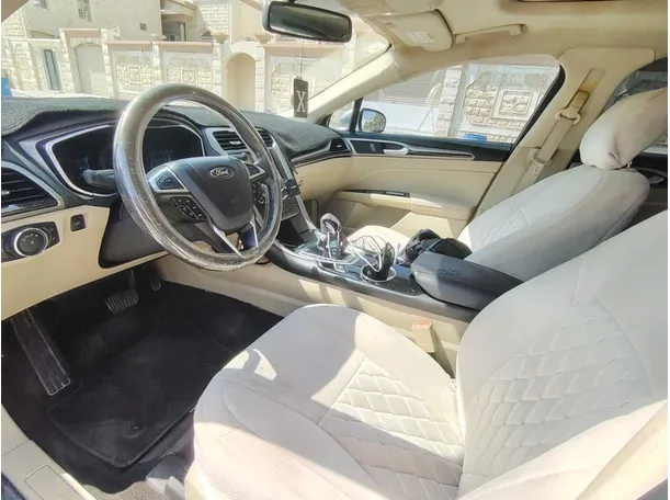 Car image 9