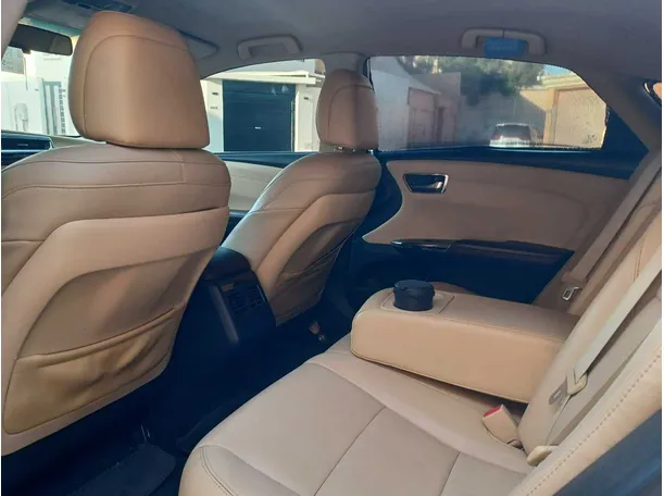 Car image 15