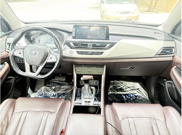 Car image 19