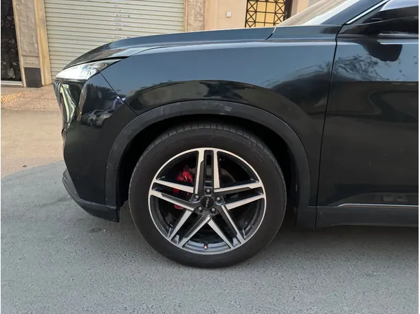 Car image 9