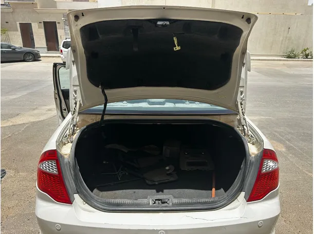 Car image 23