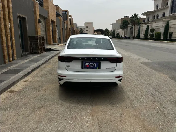 Car image 6