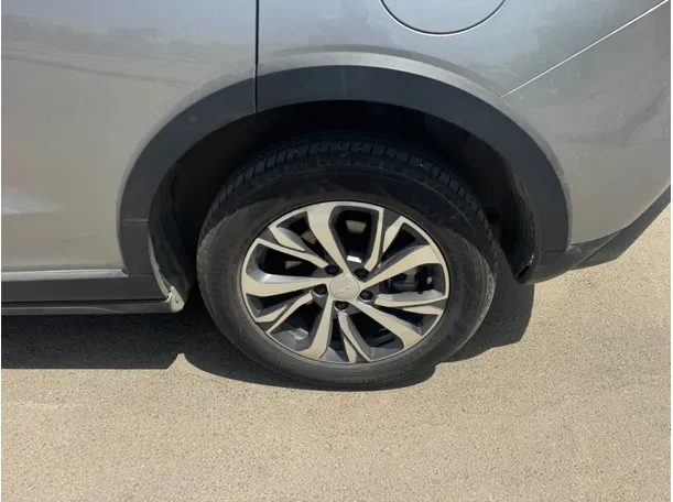 Car image 9