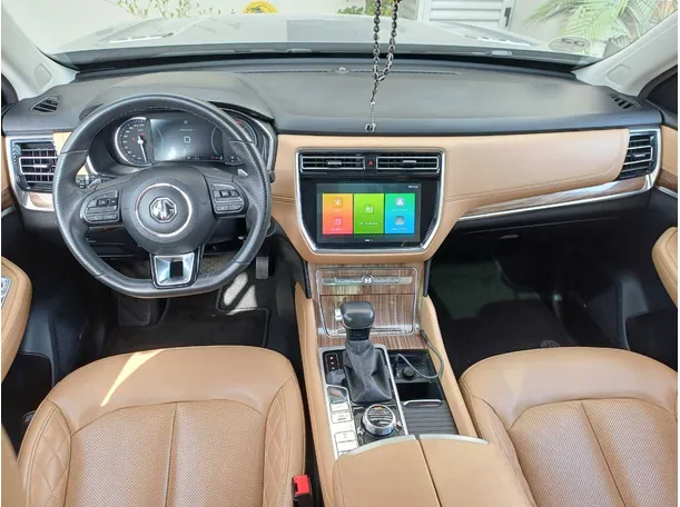 Car image 18