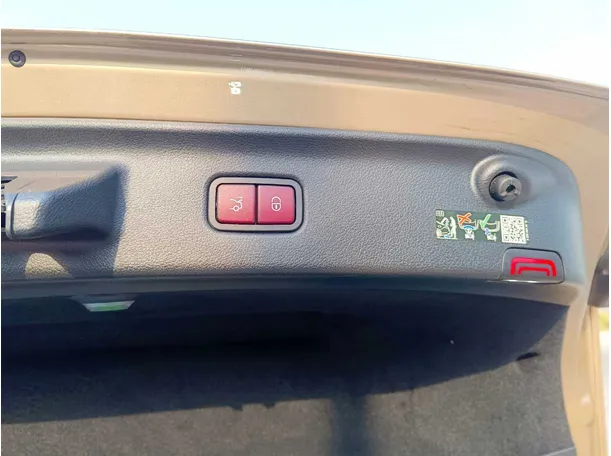 Car image 33