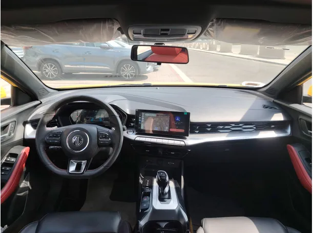 Car image 18