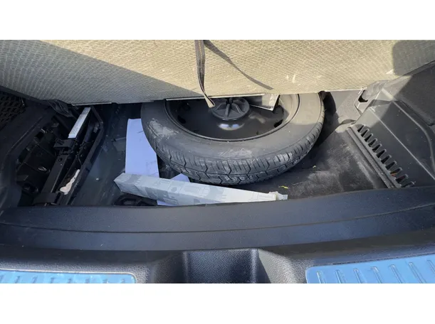 Car image 26