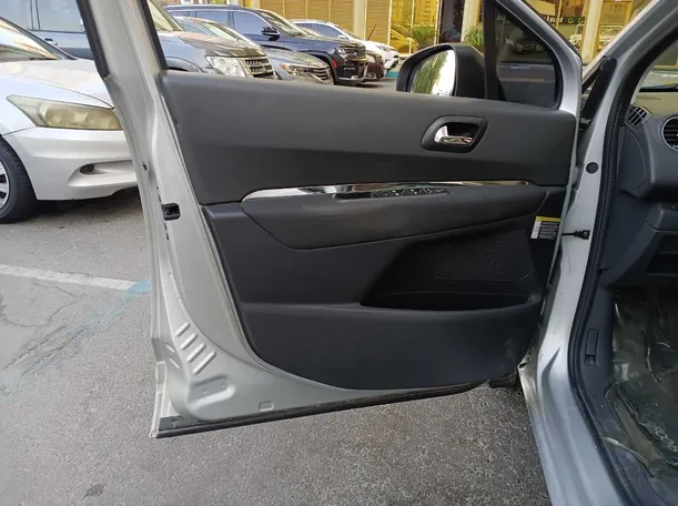 Car image 10