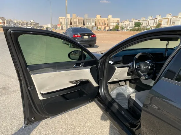 Car image 10