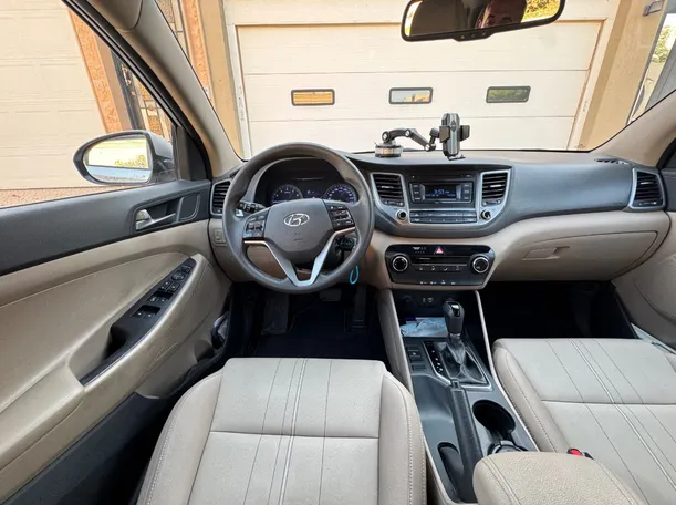 Car image 16