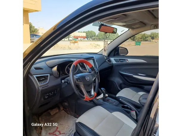 Car image 13