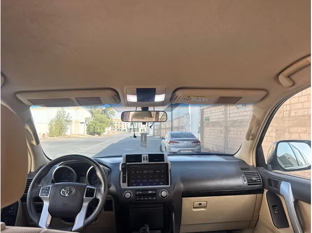 Car image 17