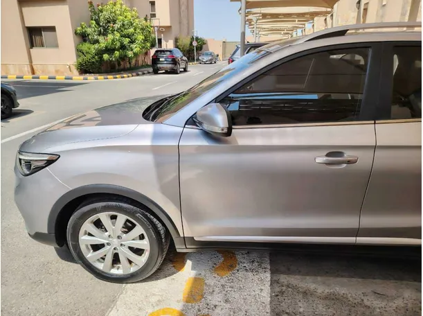 Car image 9