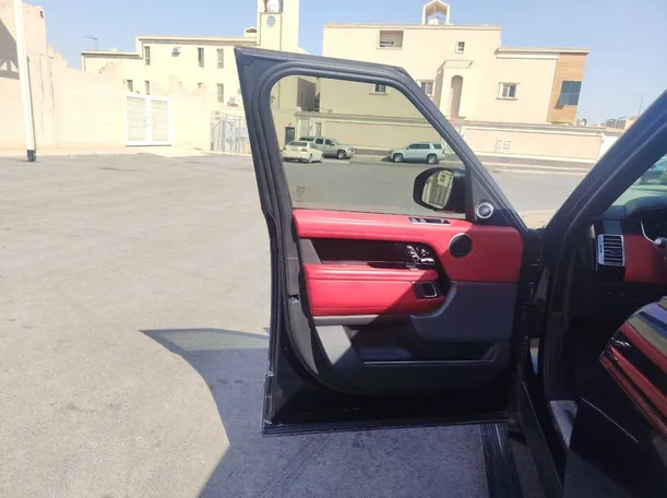 Car image 11