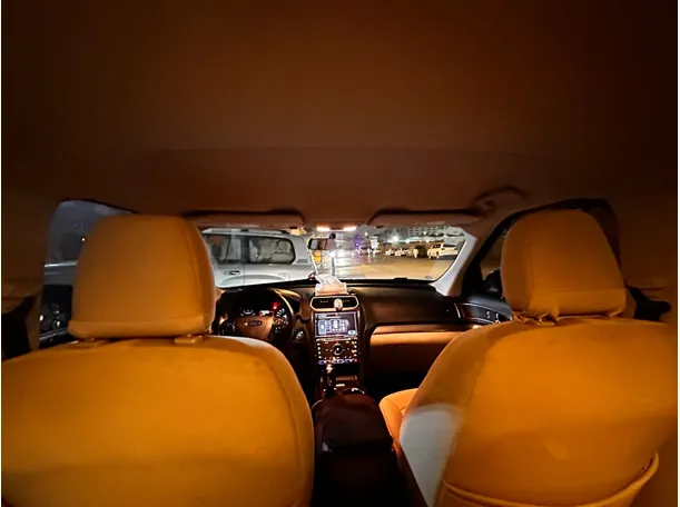 Car image 16