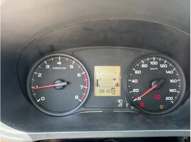 Car image 18