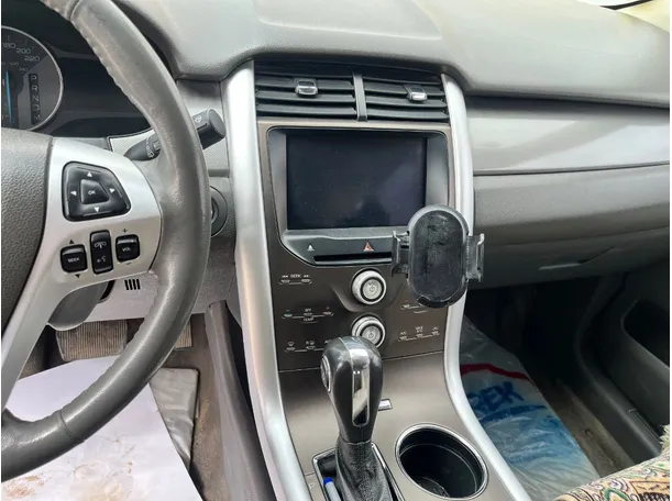 Car image 16