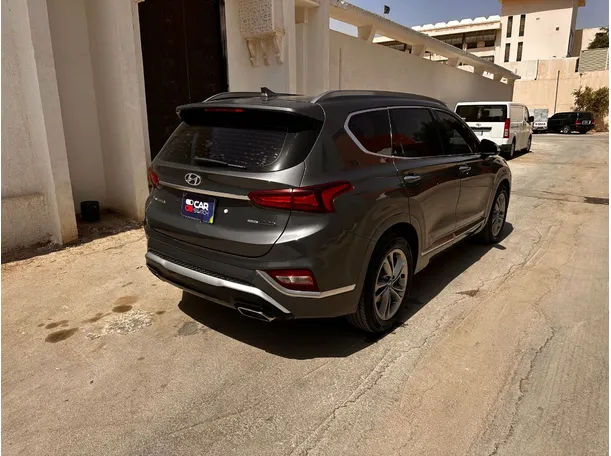 Car image 5