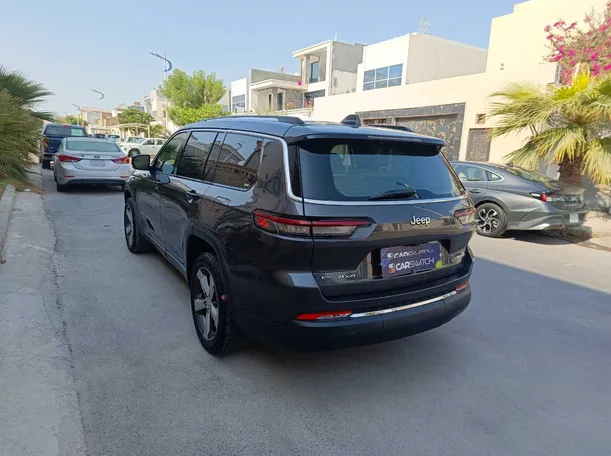Car image 7