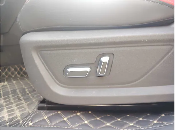 Car image 27
