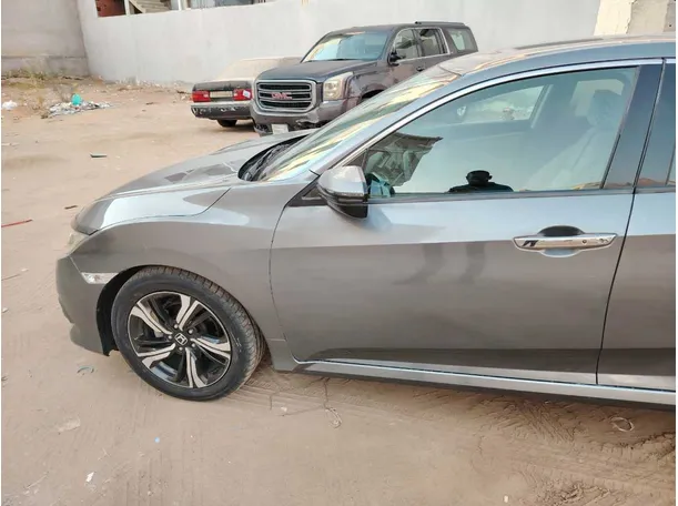 Car image 9