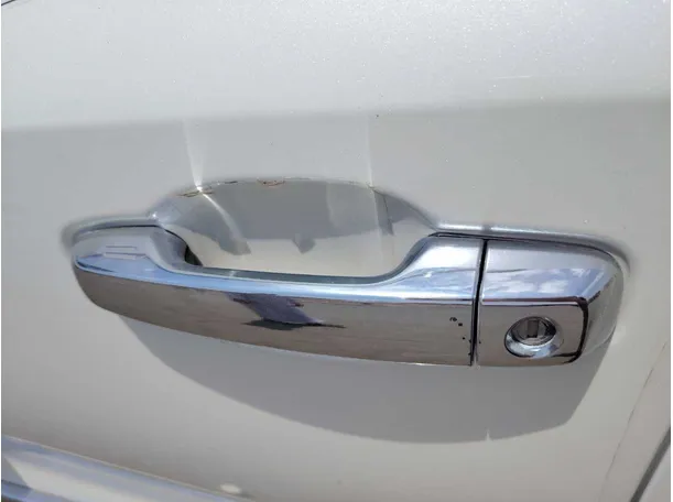 Car image 27