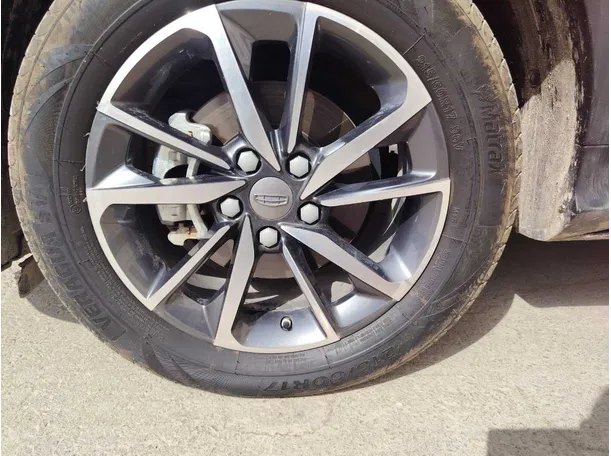 Car image 10