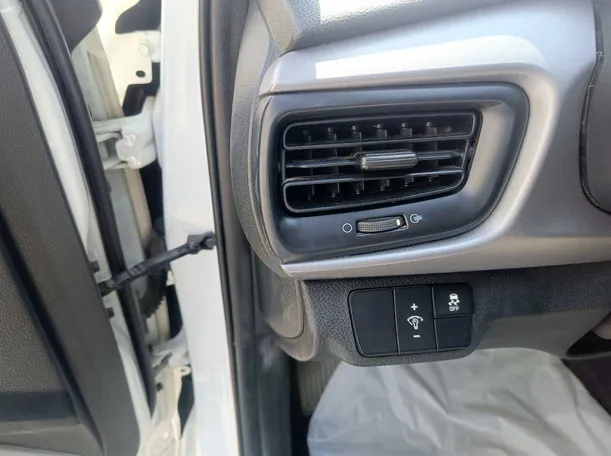 Car image 27