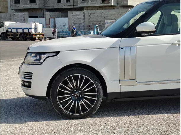 Car image 9
