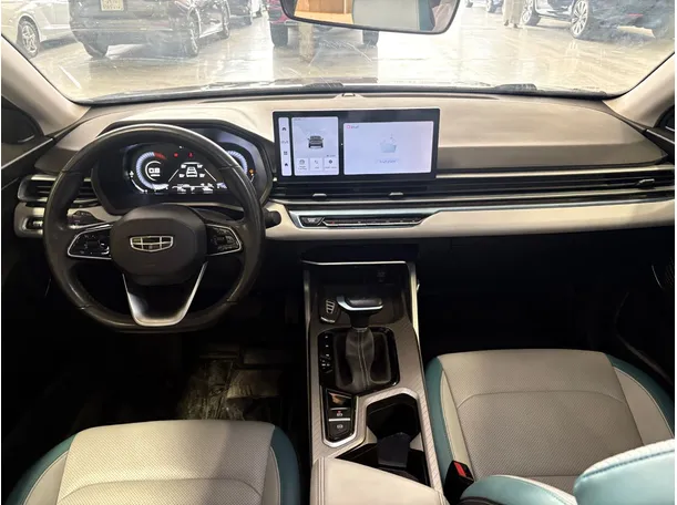 Car image 14