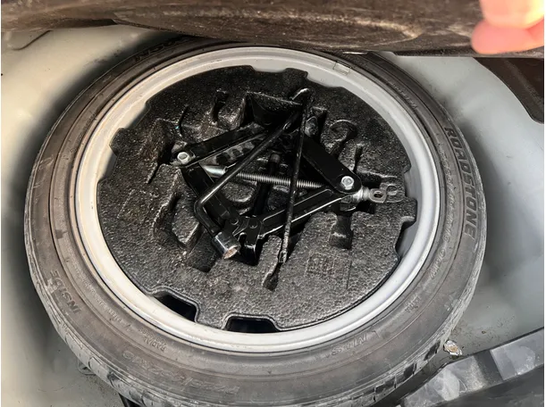Car image 8