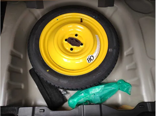 Car image 27