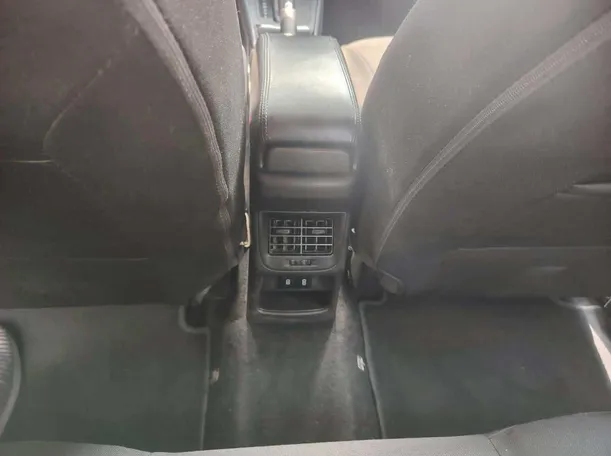 Car image 32