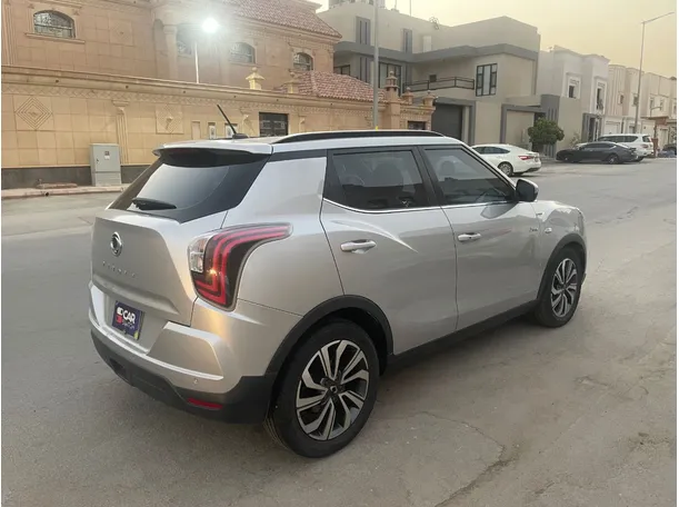 Car image 5