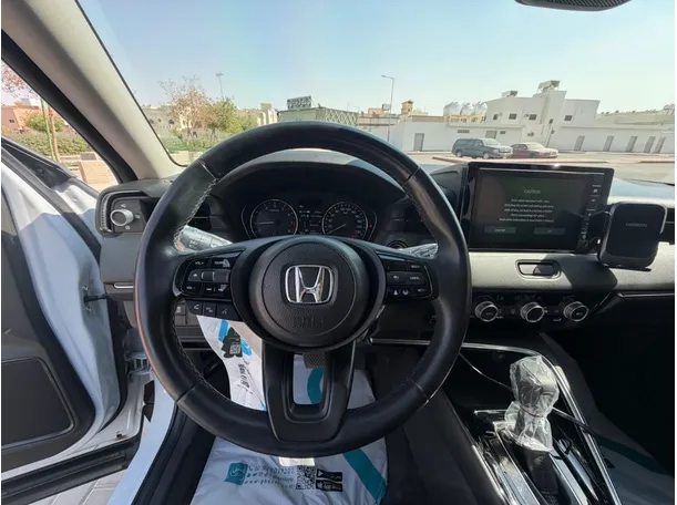 Car image 16