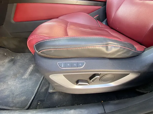 Car image 25