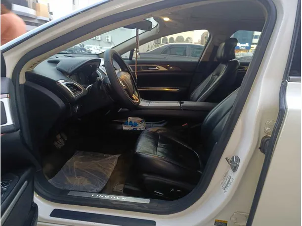 Car image 13
