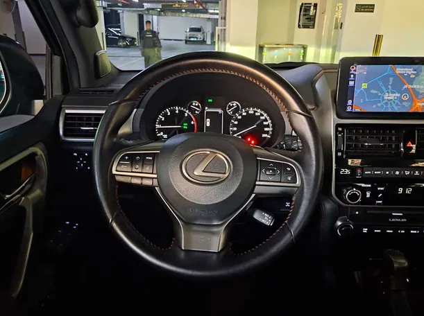 Car image 19