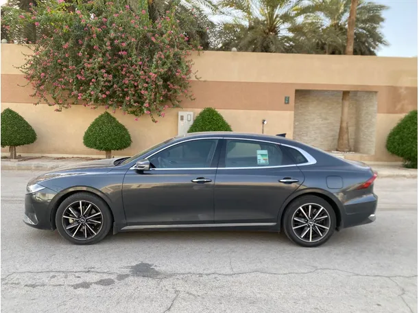 Car image 8