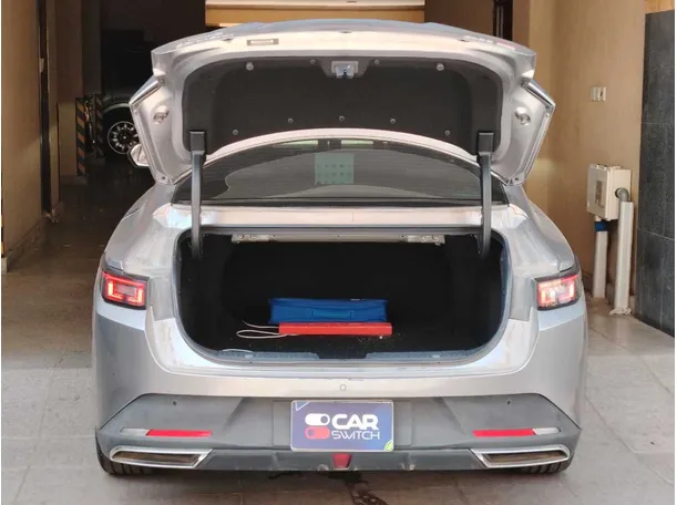 Car image 26