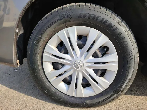 Car image 12