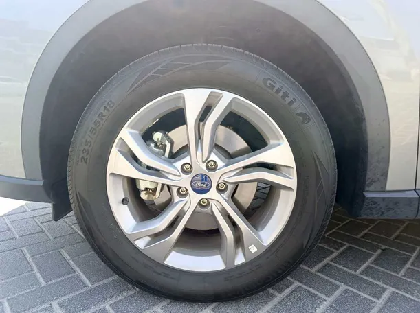 Car image 10