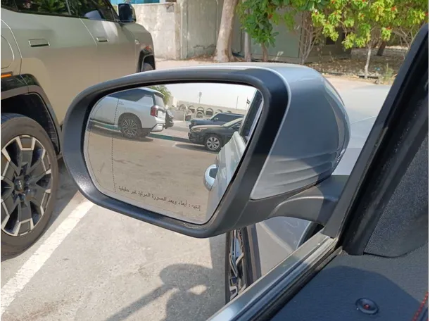 Car image 19