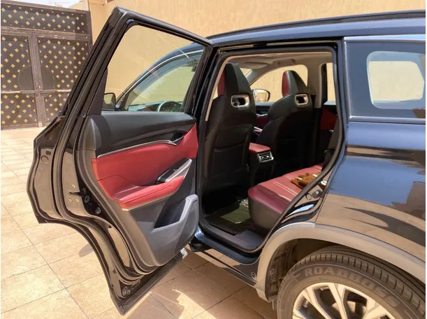 Car image 12
