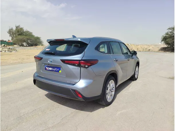 Car image 5